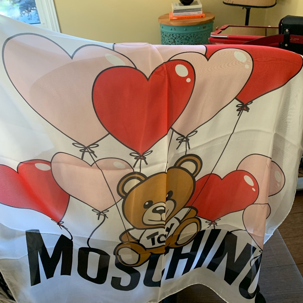 Moschino silk teddy bear scarf 💯 authentic